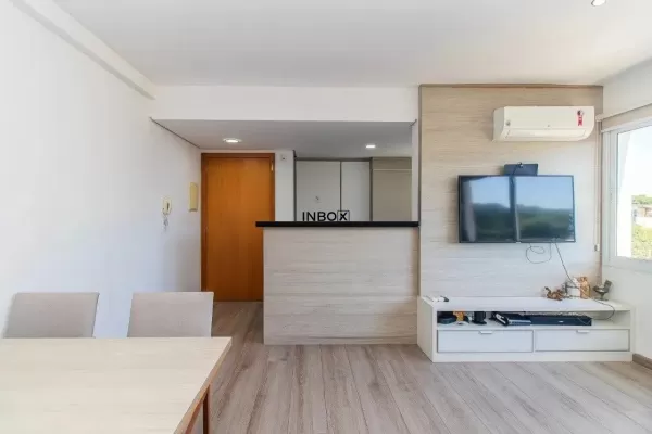 Foto de Apartamento com 2 Dormitórios, 1 Suíte e 2 Vagas - Semi-Mobiliado e Pronto para Morar