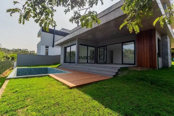 Foto de Casa Alto Padrão em Condomínio Fechado - 4 Suítes e Lazer Completo