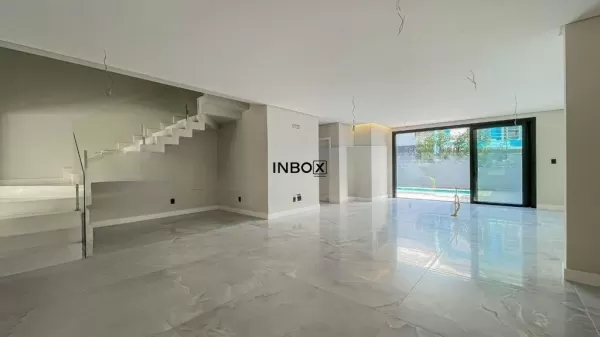 Foto de Casa Moderna em Condomínio Fechado - 3 Suítes e 4 Vagas