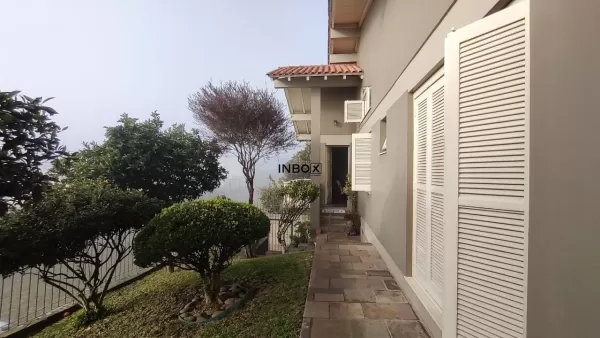 Foto de CASA COM 4 QUARTOS NO BAIRRO FENAVINHO EM BENTO GONÇALVES  EM BENTO GONÇALVES