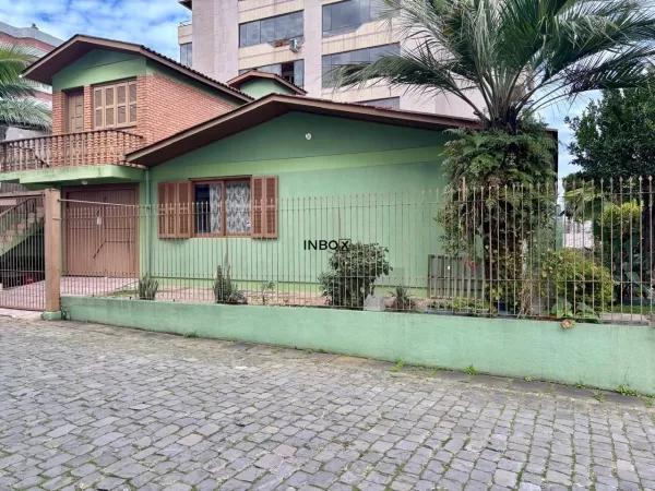 Foto de INBOX CIA IMOBILIÁRIA VENDE, CASA EM BENTO GONÇALVES NO BAIRRO SÃO FRANCISCO.
