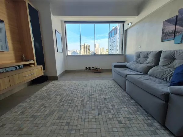 Foto de Apartamento no Moinhos de Vento, de 2 dormitórios, com 76m² privativos, porteira fechada (ficam móveis e eletrônicos) e 1 vaga em Porto Alegre.