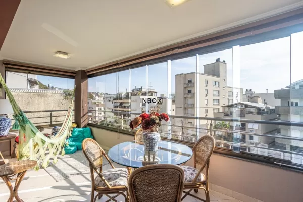 Foto de APTO 03 quartos (01 suíte) 2 vagas com 125,75m² no bairro Menino Deus, Porto Alegre.