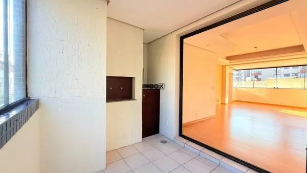 Foto de Apartamento no Petrópolis, de 3 dormitórios, sendo 1 suíte, churrasqueira e com 2 vagas em Porto Alegre.