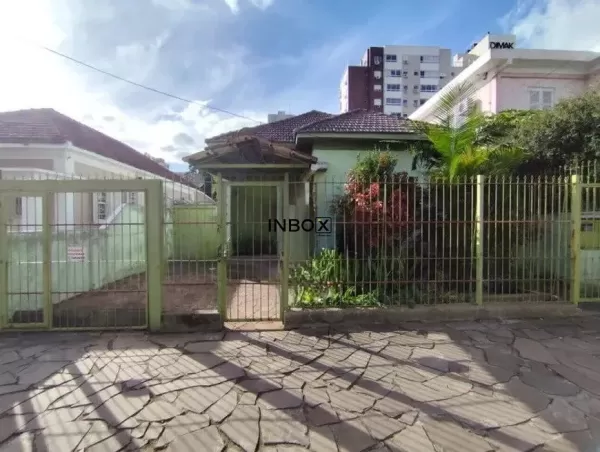 Foto de Casa com 03 dormitórios e 4 vagas no Menino Deus, Porto Alegre
