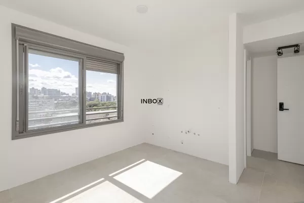 Foto de Baixou para R$ 323.000,00 ! Studio a venda, novo, andar alto, 1 vaga no bairro em Porto Alegre.