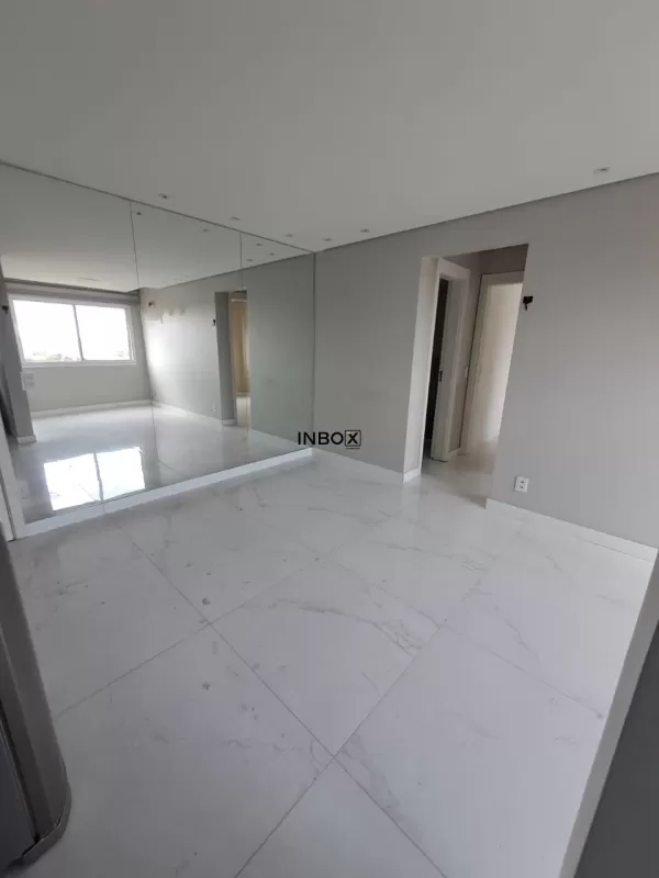 Foto de APTO REFORMADO ANDAR ALTO 02 quartos 1 vaga com 50,80m² no bairro Humaitá, Porto Alegre.