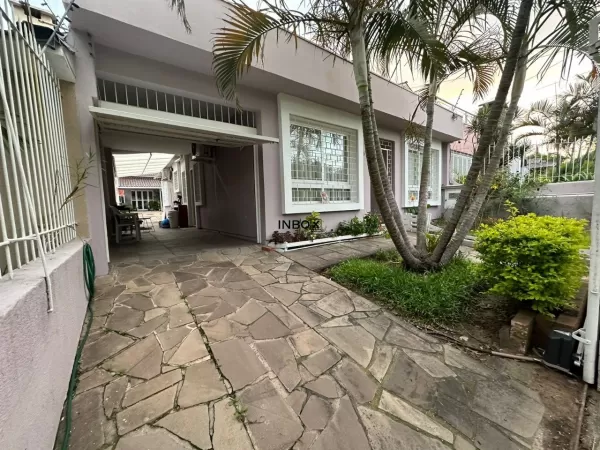 Foto de Casa 165m² com 3 Quartos sendo 1 Suítes 2 Vagas no bairro Morro Santana, Porto Alegre.