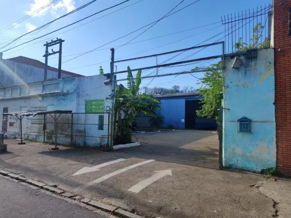 Foto de Área para investimento com Pavlhões no bairro Floresta em Porto Alegre - 3.047m²