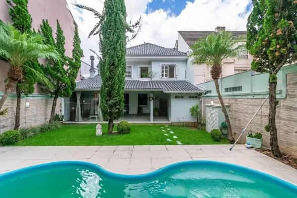 Foto de Casa de Alto Padrão com 3 Suítes , Piscina e 4 Vagas