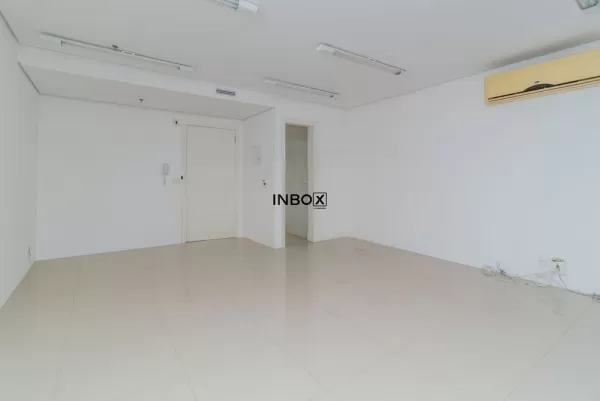 Foto de Sala Comercial de 32m² com Vaga no Praia de Belas Business Center