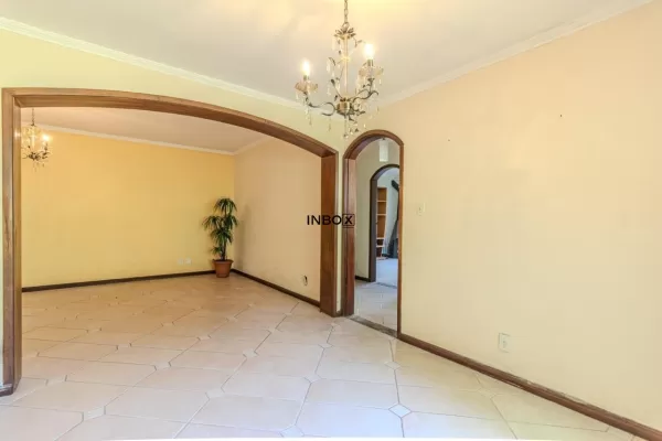 Foto de Casa com 5 Quartos para alugar, 350m² - Partenon