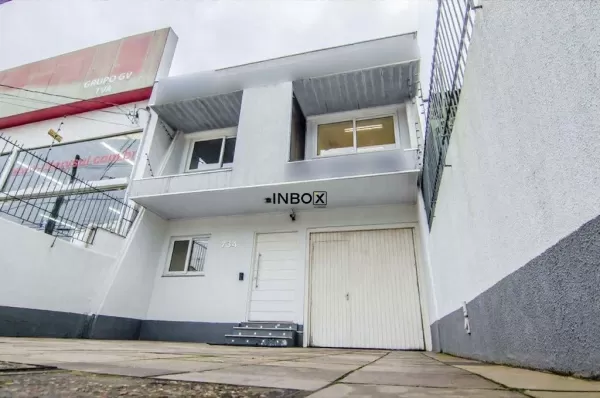 Foto de Casa com 5 quartos à venda no Bairro Glória, Porto Alegre