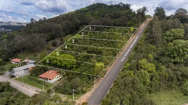 Foto de INBOX CIA IMOBILIÁRIA VENDE - Terreno Industrial de 1570 m² no bairro Barracão.