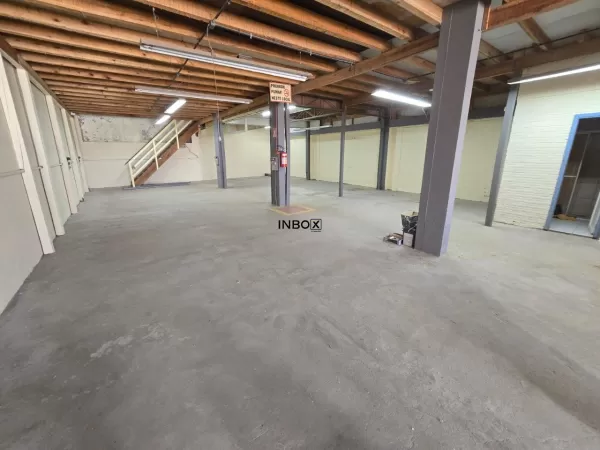 Foto de INBOX CIA IMOBILIÁRIA ALUGA PAVILHÃO COM 250M² DISPONÍVEL NO BAIRRO SÃO ROQUE