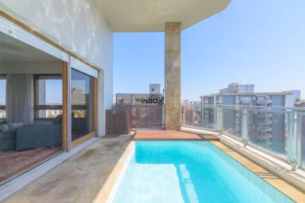 Foto de Excelente e raro apto tipo cobertura horizontal com vista definitiva e piscina com 350m privativos!