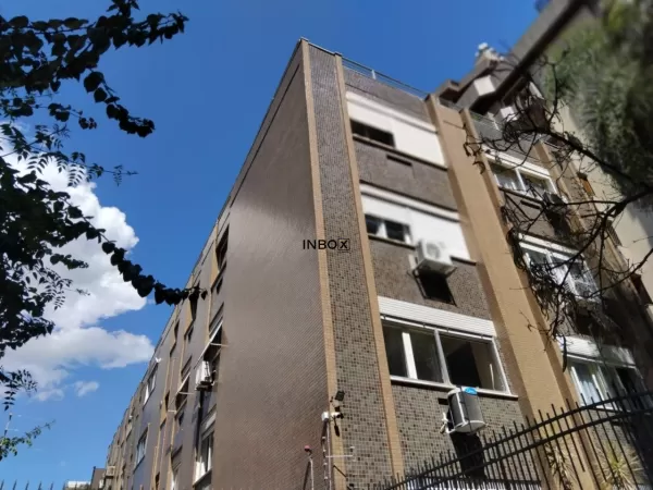 Foto de Amplo apartamento no Rio Branco, 5 dormitórios, 1 suíte em Porto Alegre.