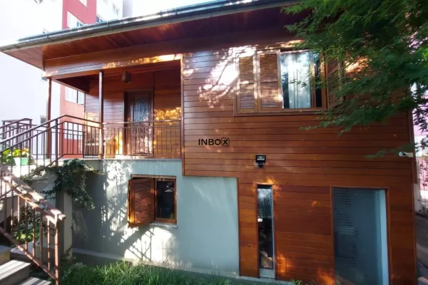 Foto de Inbox Cia Imobiliária Vende Casa de 5 quartos no bairro São Francisco