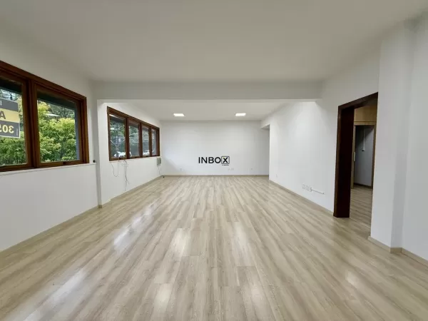 Foto de INBOX CIA IMOBILIÁRIA ALUGA - Sala impecável no Centro de Bento Gonçalves.