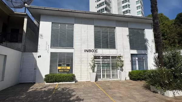 Foto de Inbox cia imobiliária aluga excelente sala comercial em rua de grande fluxo de veículos.