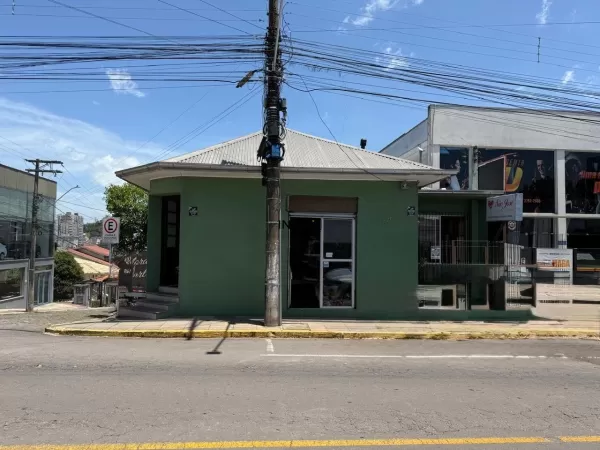 Foto de INBOX CIA IMOBILIARIA VENDE - Imóvel com duas edificações sendo uma comercial  e outra residencial e comercial.