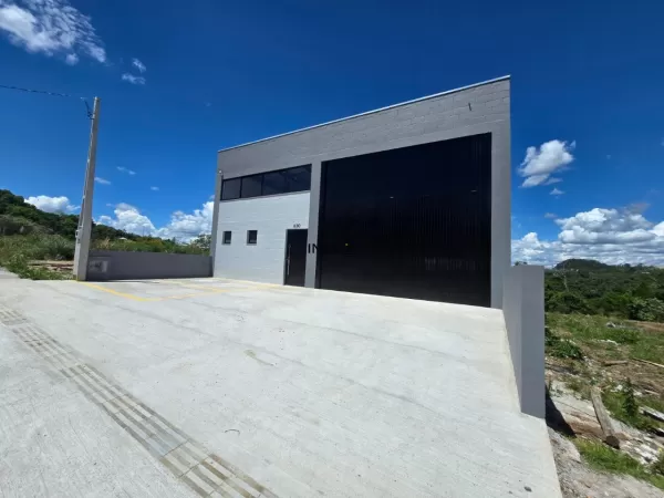 Foto de INBOX CIA IMOBILIÁRIA ALUGA PAVILHÃO COM 316 m² PRIVATIVOS - EXCELENTE OPORTUNIDADE COMERCIAL!