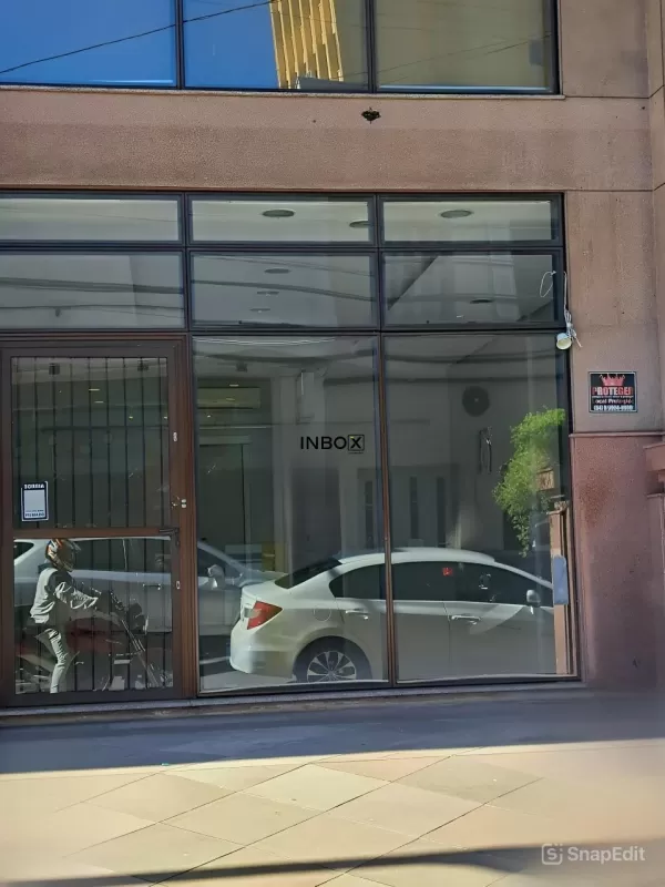 Foto de Inbox Cia Imobiliária Aluga Sala Térrea de 80m² no centro de Bento Gonçalves.