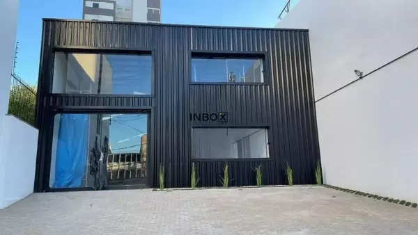 Foto de Depósito com 310m2 priv. e área total 470m2, com estacionamento e segurança