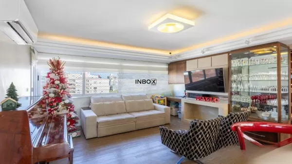 Foto de Apartamento reformado em andar alto, com 2 dormitórios, suíte e vaga