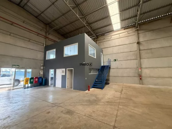 Foto de INBOX CIA IMOBILIÁRIA ALUGA PAVILHÃO COM 581,42M² EM DISTRITO INDUSTRIAL NA CIDADE DE BENTO GONÇALVES