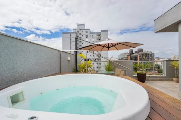 Foto de Cobertura Duplex 3 dormitórios, suíte e garagem  com Vista Panorâmica e Área Externa