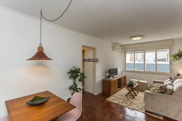 Foto de Apartamento com 2 dormitórios com Dependência completa e Garagem Fechada