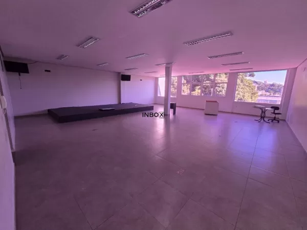 Foto de INBOX CIA IMOBILIÁRIA ALUGA SALA COMERCIAL DE ANDAR COM 153M² PRIVATIVOS LOCALIZADA NO BAIRRO BORGO NA CIDADE DE BENTO GONÇALVES