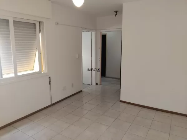 Foto de Apartamento no bairro Auxiliadora, de 2 dormitórios,  reformado em Porto Alegre.