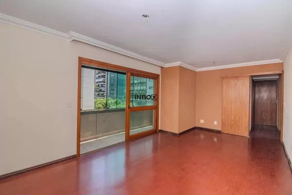 Foto de Apartamento no Bela Vista, 2 dormitórios, sacada com churrasqueira e 1 vaga em Porto Alegre.