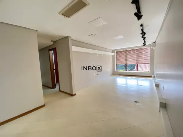 Foto de INBOX CIA IMOBILIÁRIA ALUGA - Sala comercial PARTE SUPERIOR no Centro de Bento Gonçalves.