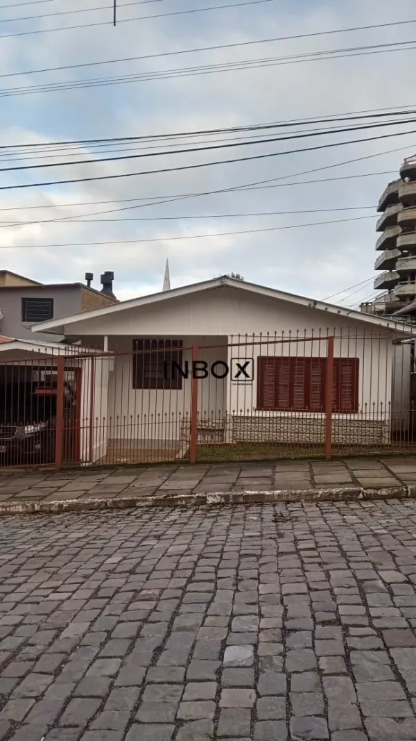Foto de INBOX CIA IMOBILIARIA  VENDE, CASA NO SÃO FRANCISCO AO LADO  DO CENTRO DE BENTO GONÇALVES.