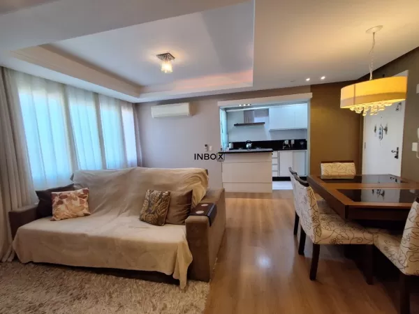 Foto de INBOX CIA IMOBILIARIA VENDE  Excelente apto 100% mobiliado e decorado, em andar alto 3 dormitórios transformado em 2,  no bairro Santo Antônio - POA.