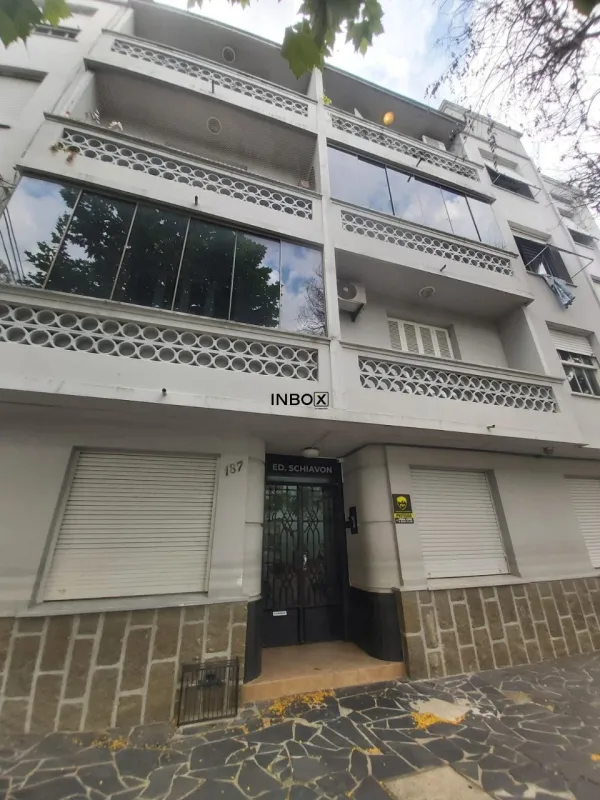 Foto de INBOX CIA IMOBILIARIA VENDE Ótimo Apartamento todo mobiliado, 3 dormitórios, 2 banheiros, de frente, sol da manhã e da tarde.