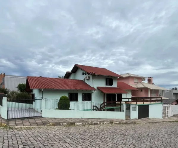 Foto de INBOX CIA IMOBILIARIA VENDE- Casa com 5 quartos na Cohab