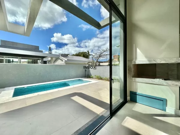 Foto de INBOX CIA IMOBILIARIA VENDE Belíssima Casa na praia de Xangri-lá , 100% mobiliada, com 04 suítes, em ótima localização!