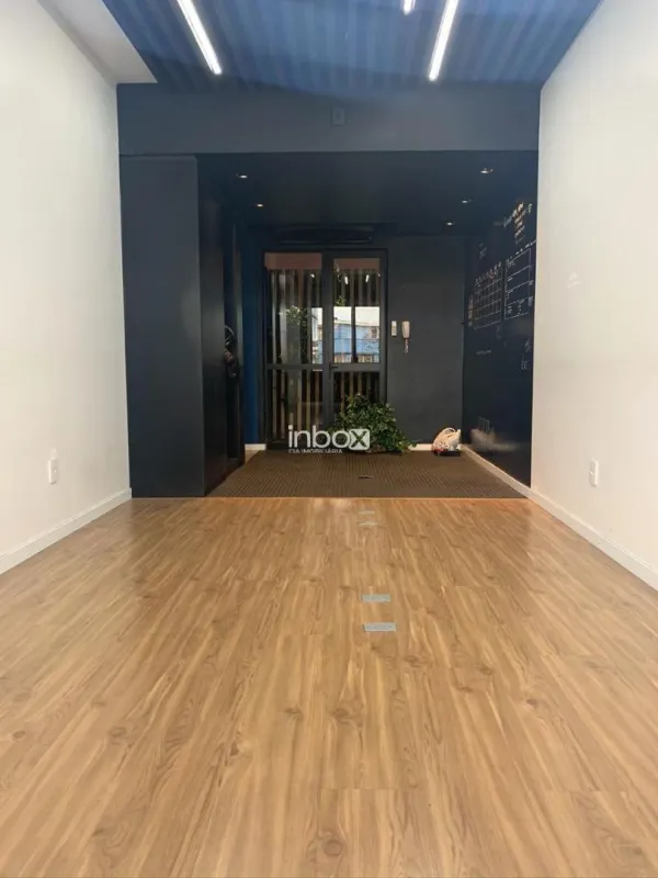 Foto de Sala à venda  na Avenida Protásio Alves